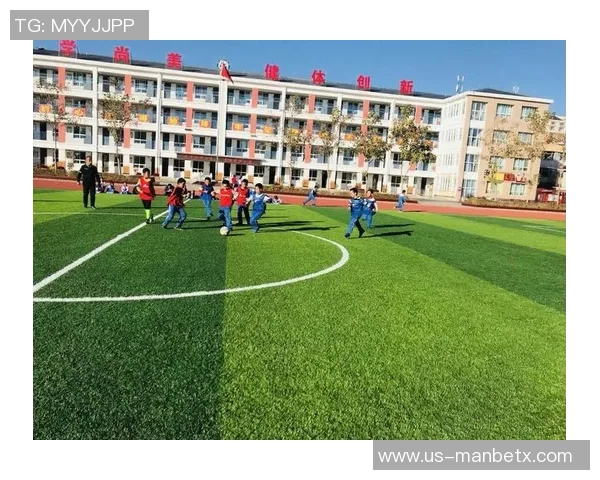 激烈对决足球赛上的拼搏与友谊初一学生的精彩体验与感悟